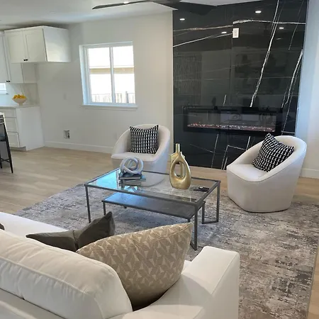 Luxury Home With 3 Bedrooms In Dallas